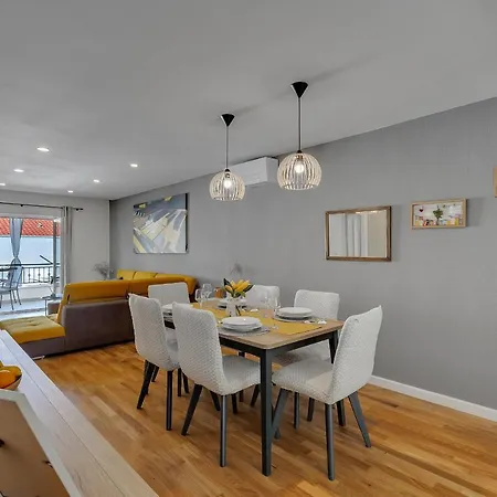 Piano Apartment