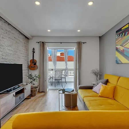 Piano Apartment